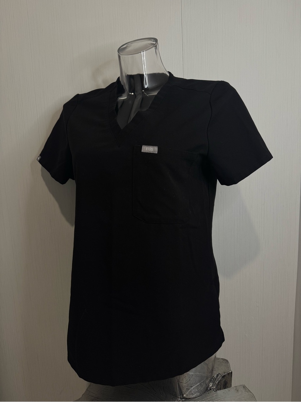 FIGS Catarina Scrub Top. Small. Black.
